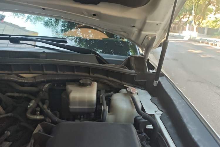 Used Nissan Patrol 2018 4.0L Automatic 7-Seater Middle East Version Engine Bay Left