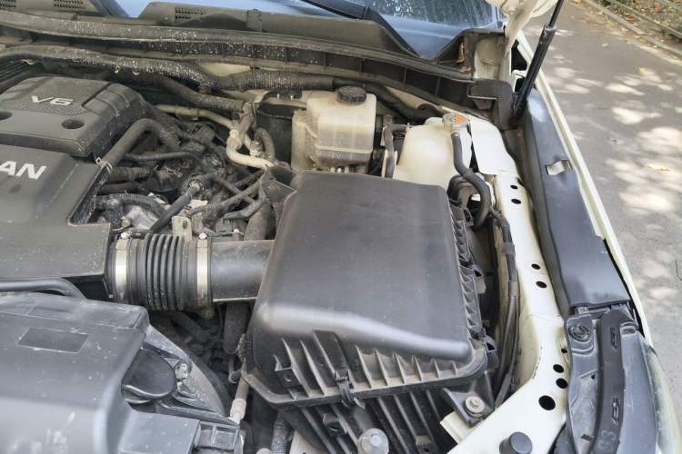 Used Nissan Patrol 2018 4.0L Platinum Edition Engine Bay Left