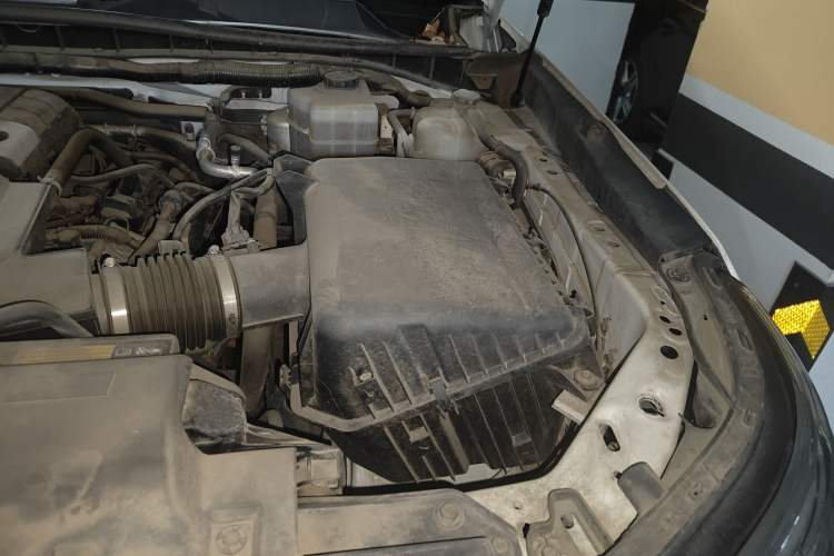 Used Nissan Patrol 2018 4.0L Automatic 7-Seater Middle East Version Engine Bay Left