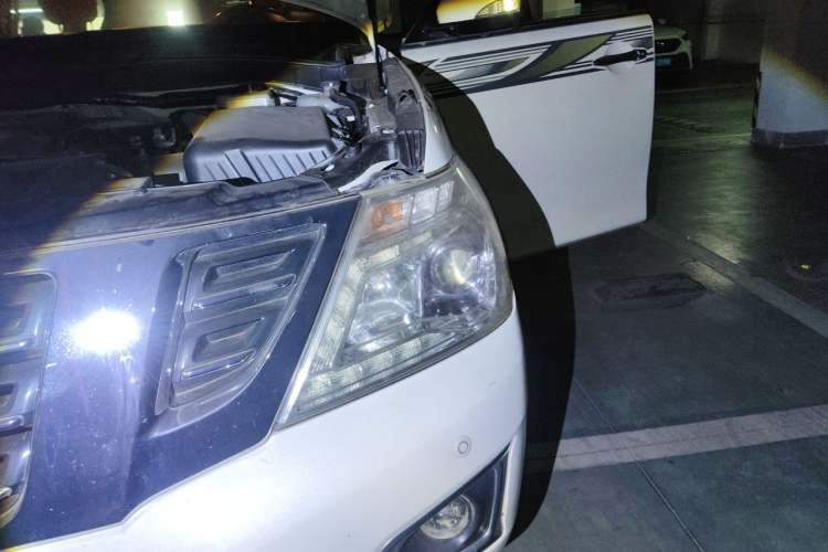 Used Nissan Patrol  Engine Bay Left