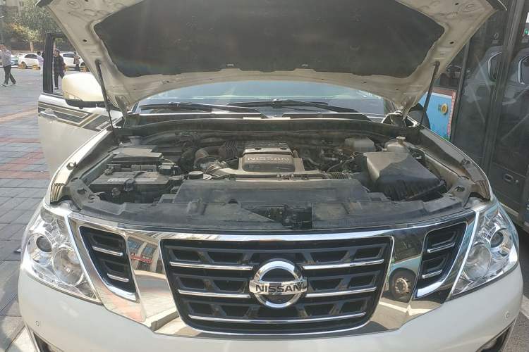 Used Nissan Patrol 2018 4.0L LinkedIn Edition Engine Bay