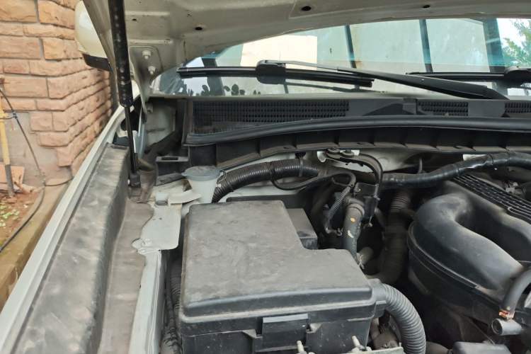 Used Nissan Patrol 2018 4.0L Automatic 7-Seater Middle East Version Engine Bay Right