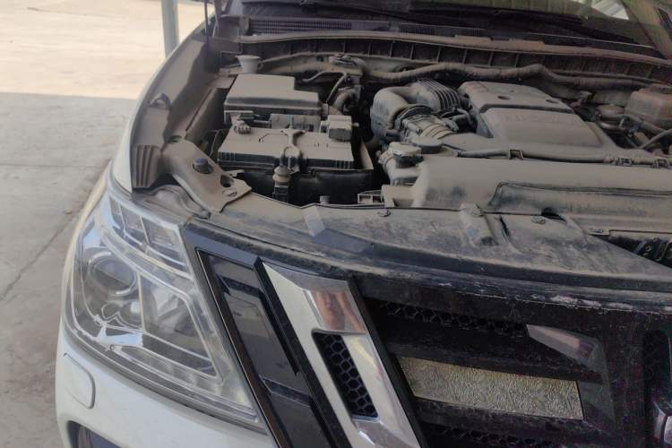 Used Nissan Patrol 2018 4.0L SE Middle East Version Engine Bay Right