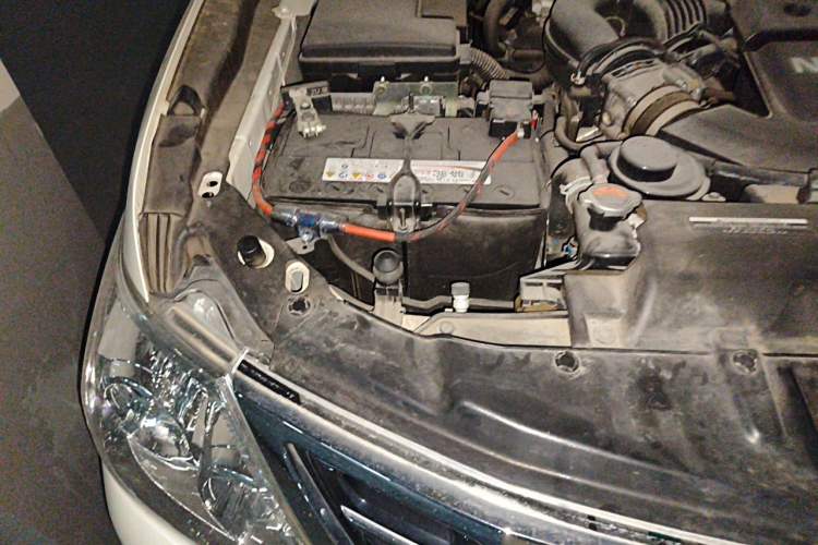 Used Nissan Patrol 2018 4.0L LinkedIn Edition Engine Bay Right