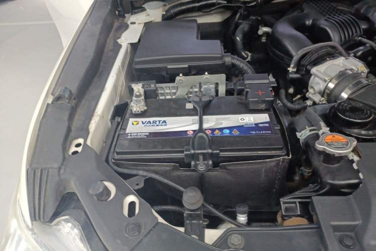 Used Nissan Patrol 2018 Y62 4.0 XE Middle East Engine Bay Right