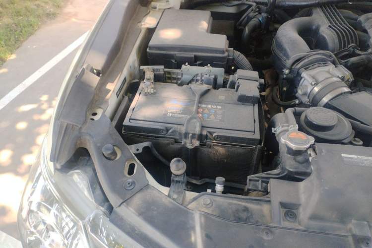 Used Nissan Patrol  Engine Bay Right