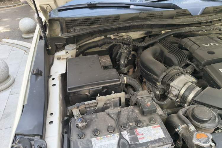 Used Nissan Patrol 2018 4.0L Platinum Edition Engine Bay Right