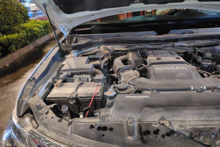 Used Nissan Patrol 2018 Y62 4.0 XE Middle East Engine Bay Right