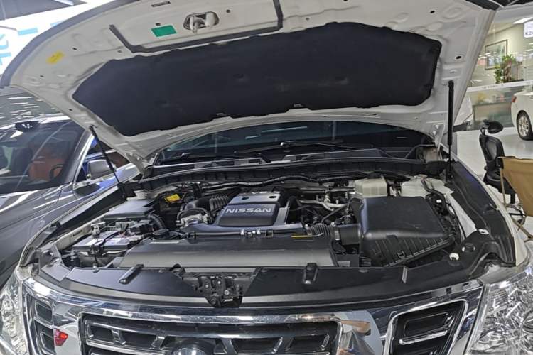 Used Nissan Patrol 2018 4.0L Automatic 7-Seater Middle East Version Engine Bay