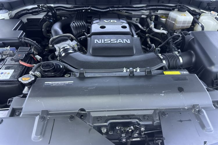 Used Nissan Patrol 2018 4.0L LinkedIn Edition Engine Bay