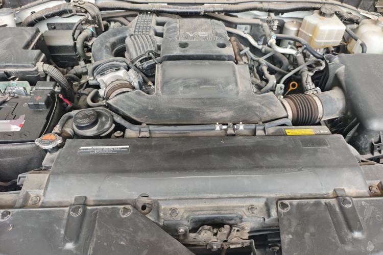Used Nissan Patrol 2018 4.0L Automatic 7-Seater Middle East Version Engine Bay