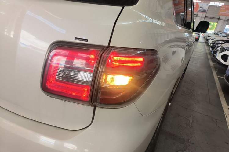 Used Nissan Patrol 2018 Y62 4.0 XE Middle East Exterior 3