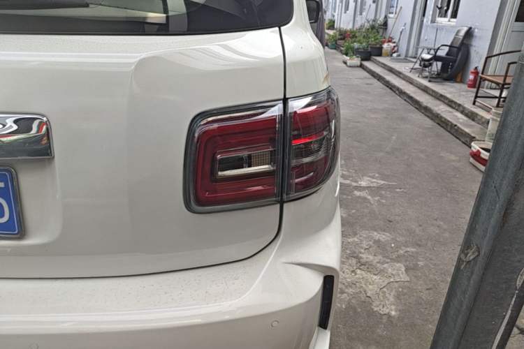 Used Nissan Patrol 2018 4.0L LinkedIn Edition Exterior 3
