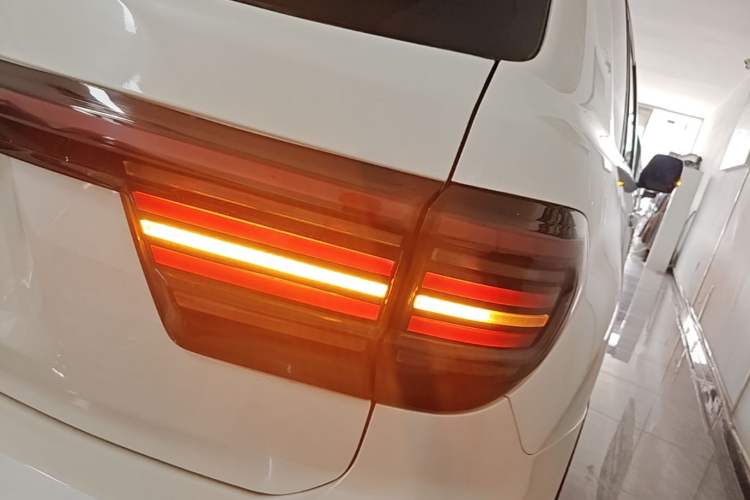 Used Nissan Patrol 2018 Y62 4.0 XE Middle East Exterior 3