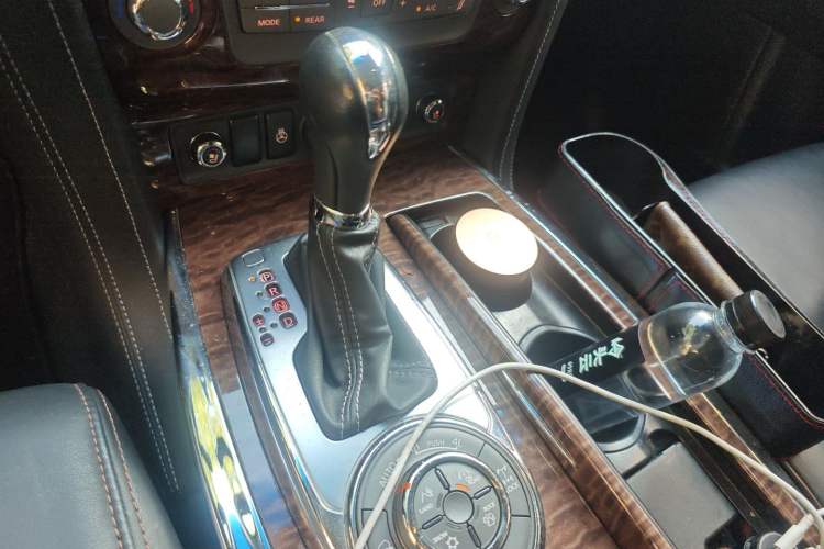 Used Nissan Patrol 2018 5.6L Standard Version Gear Lever