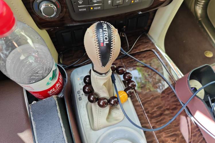 Used Nissan Patrol 2018 4.0L SE Middle East Version Gear Lever