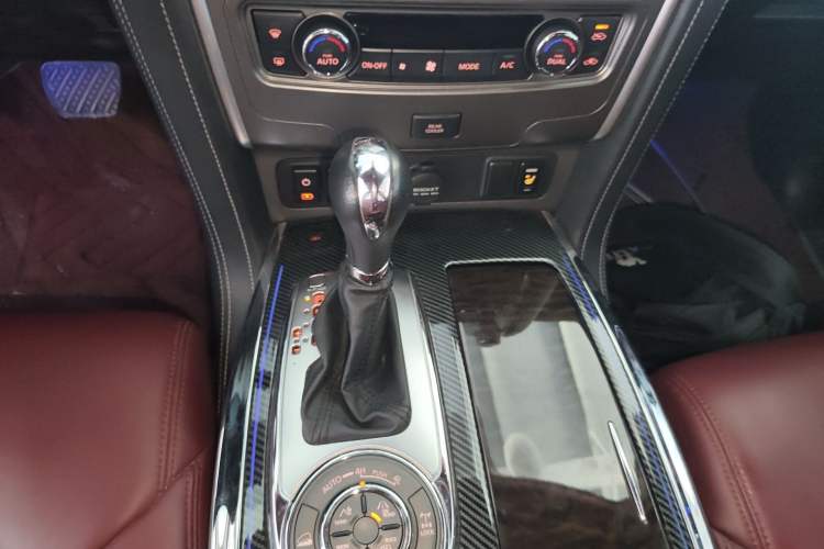 Used Nissan Patrol 2018 4.0L Automatic 7-Seater Middle East Version Gear Lever
