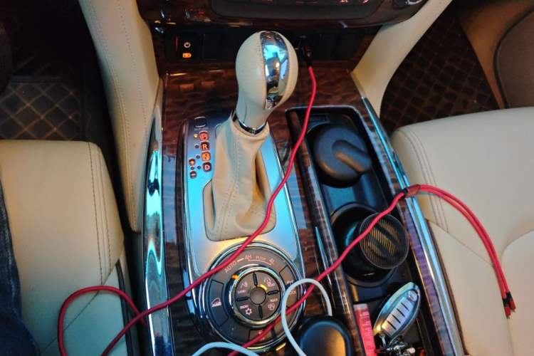 Used Nissan Patrol 2018 4.0L SE Middle East Version Gear Lever