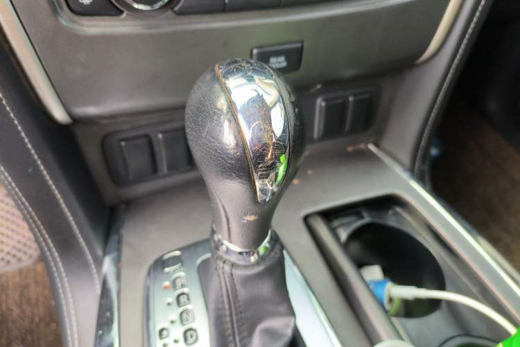 Used Nissan Patrol 2018 4.0L LinkedIn Edition Gear Lever