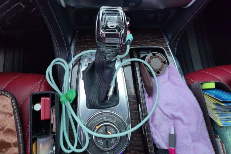 Used Nissan Patrol 2018 4.0L LinkedIn Edition Gear Lever