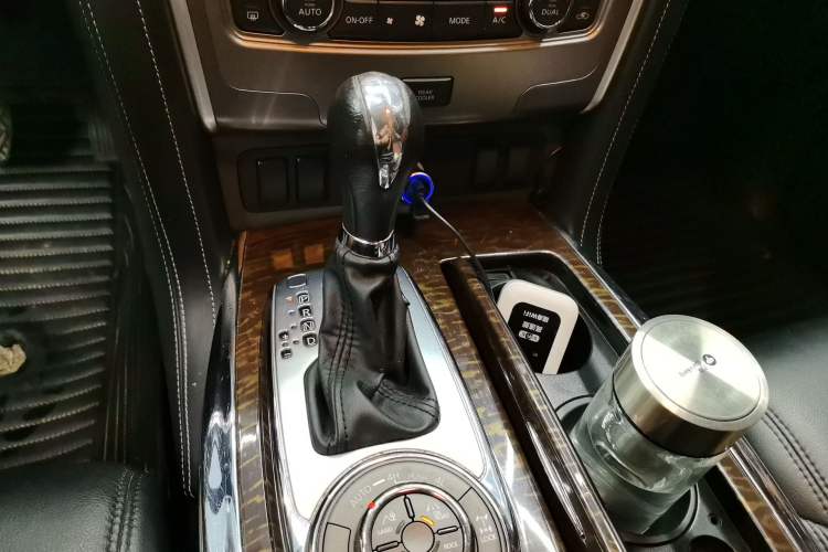 Used Nissan Patrol 2018 4.0L Automatic 7-Seater Middle East Version Gear Lever