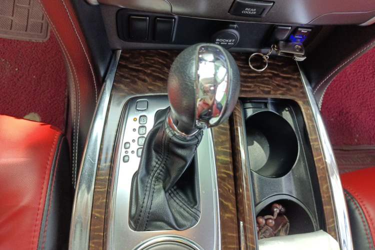 Used Nissan Patrol 2018 4.0L Automatic 7-Seater Middle East Version Gear Lever