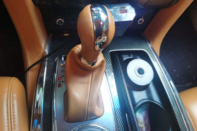Used Nissan Patrol 2018 4.0L LinkedIn Edition Gear Lever