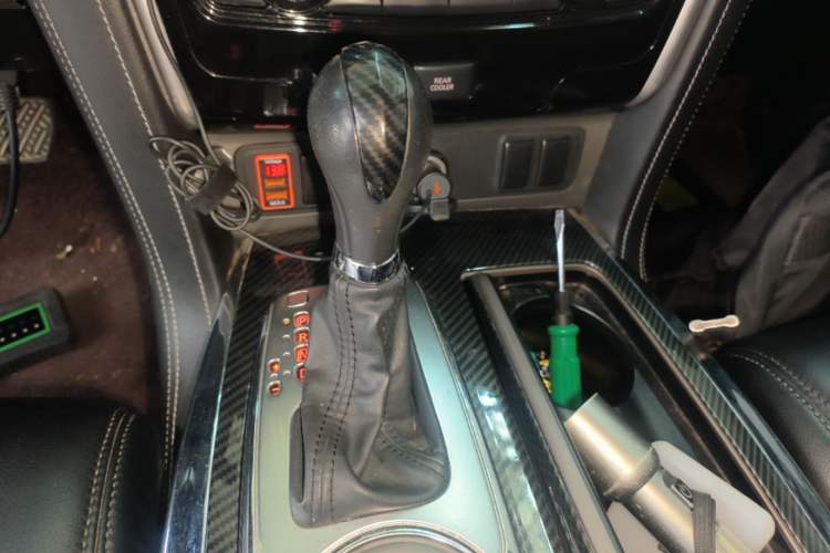 Used Nissan Patrol 2018 Y62 4.0 XE Middle East Gear Lever