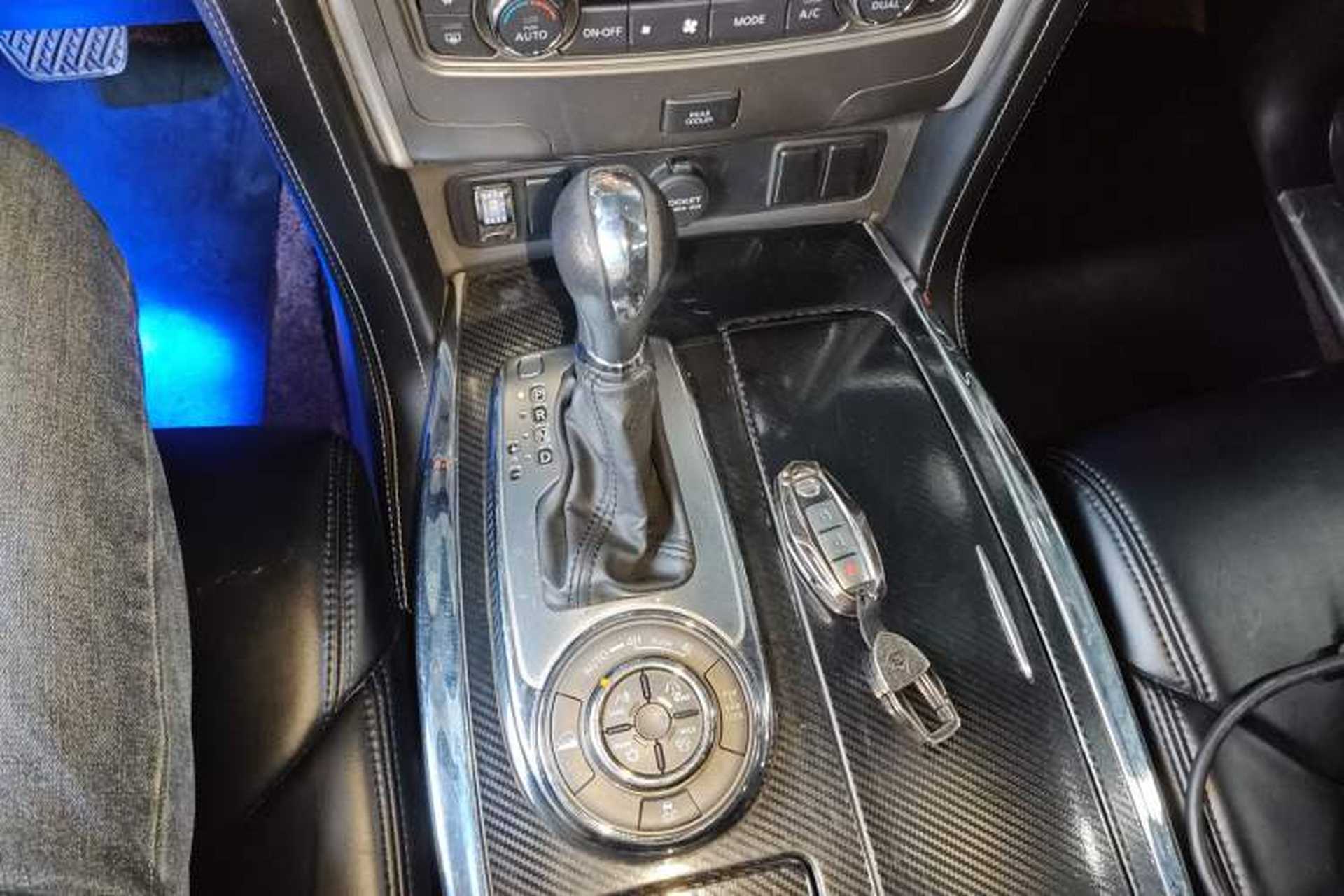 Used Nissan Patrol 2018 Y62 4.0 XE Middle East Gear Lever