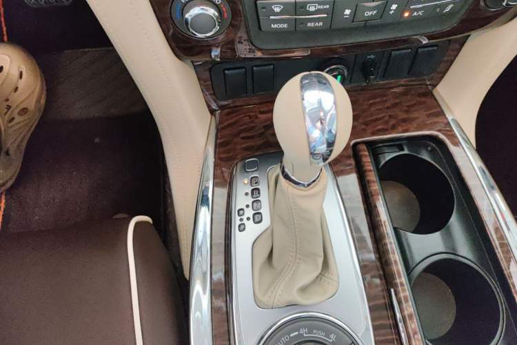 Used Nissan Patrol 2018 4.0L Flagship Model Gear Lever