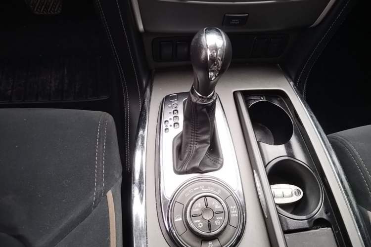 Used Nissan Patrol 2018 4.0L Automatic 7-Seater Middle East Version Gear Lever