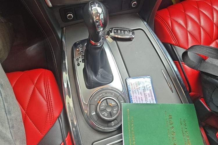 Used Nissan Patrol 2018 4.0L LinkedIn Edition Gear Lever