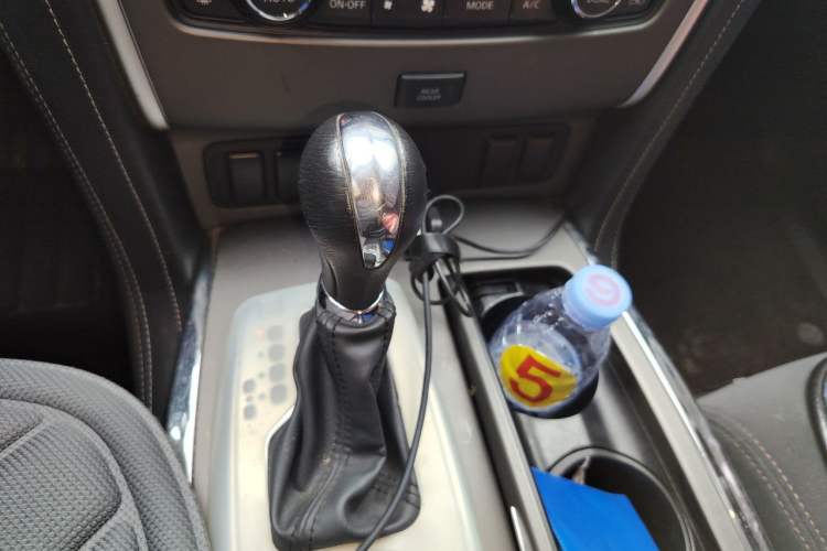 Used Nissan Patrol 2018 4.0L Automatic 7-Seater Middle East Version Gear Lever