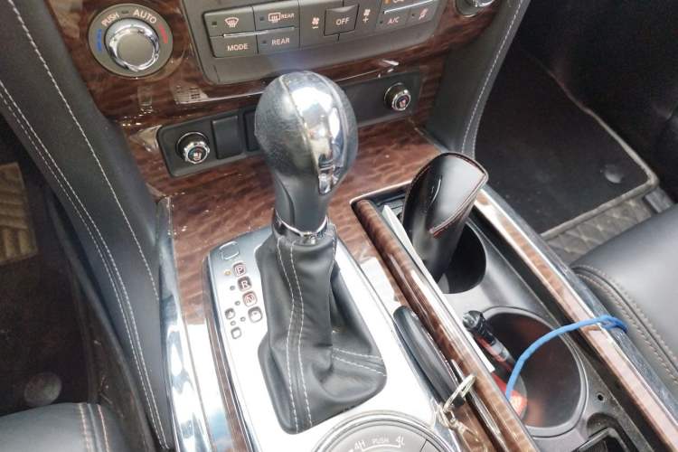 Used Nissan Patrol 2018 5.6L Standard Version Gear Lever