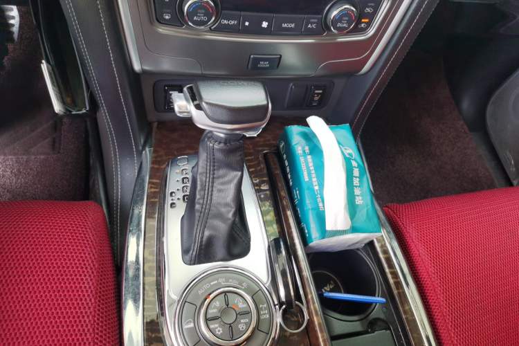 Used Nissan Patrol 2018 Y62 4.0 XE Middle East Gear Lever
