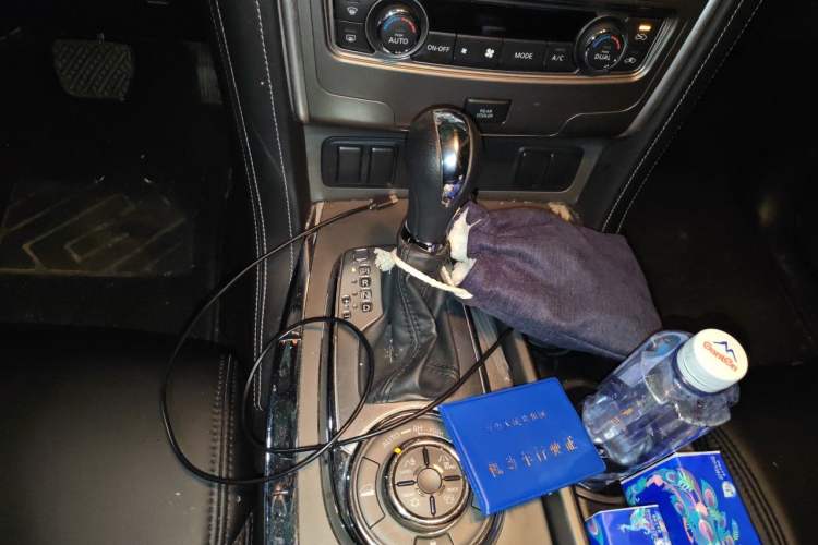 Used Nissan Patrol 2018 4.0L Automatic 7-Seater Middle East Version Gear Lever