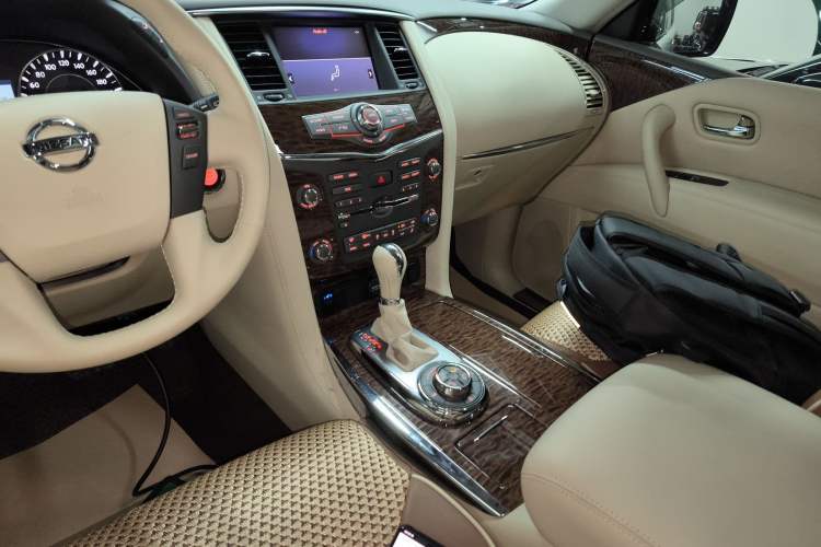 Used Nissan Patrol 2018 4.0L SE Middle East Version Gear Lever