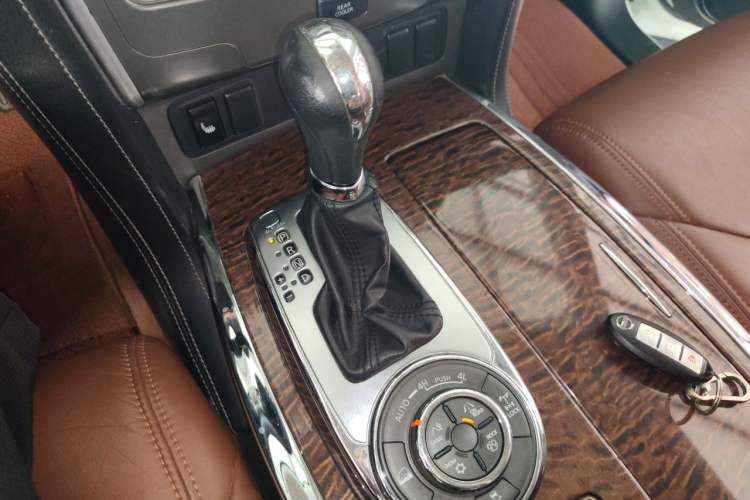 Used Nissan Patrol 2018 4.0L Automatic 7-Seater Middle East Version Gear Lever
