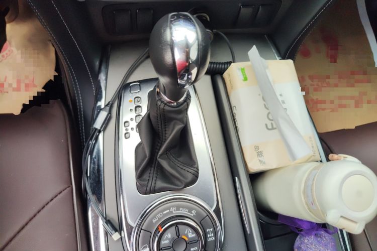 Used Nissan Patrol 2018 4.0L LinkedIn Edition Gear Lever