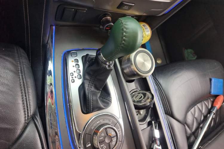 Used Nissan Patrol 2018 4.0L LinkedIn Edition Gear Lever