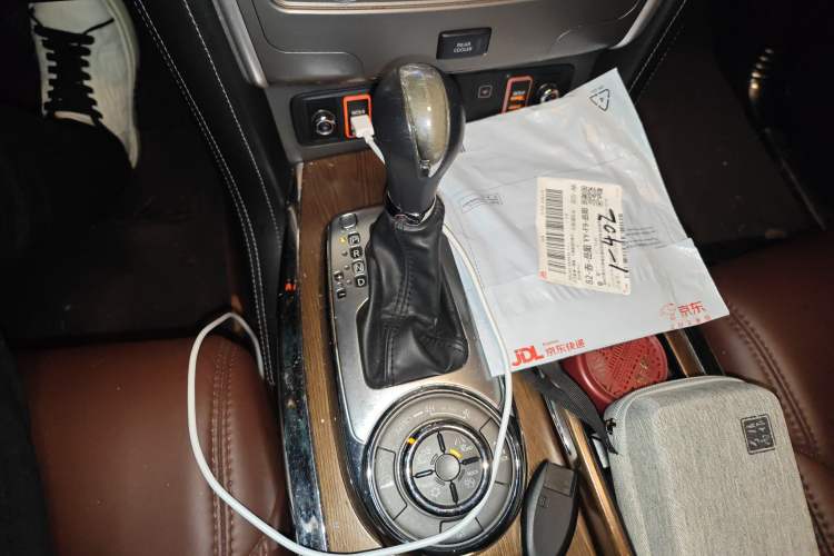 Used Nissan Patrol 2018 4.0L LinkedIn Edition Gear Lever
