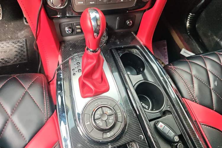 Used Nissan Patrol 2018 4.0L LinkedIn Edition Gear Lever