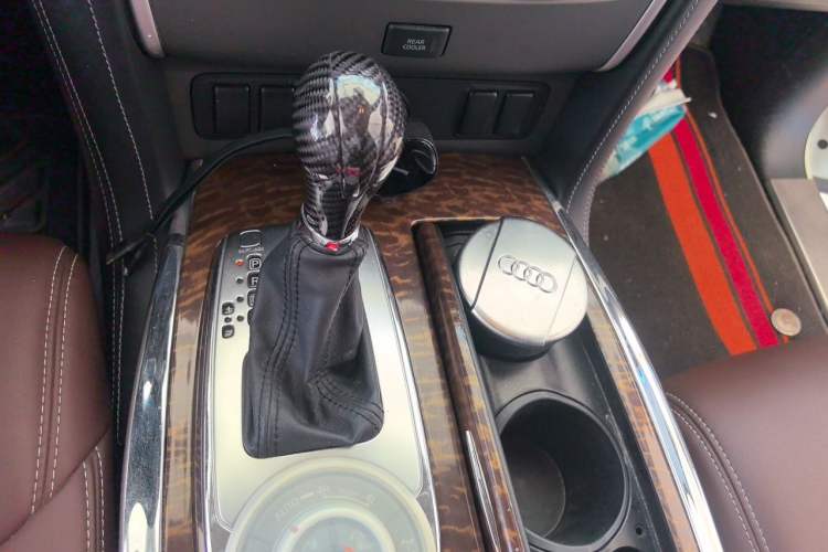 Used Nissan Patrol 2018 4.0L LinkedIn Edition Gear Lever