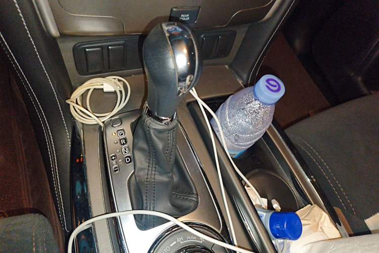 Used Nissan Patrol 2018 4.0L LinkedIn Edition Gear Lever