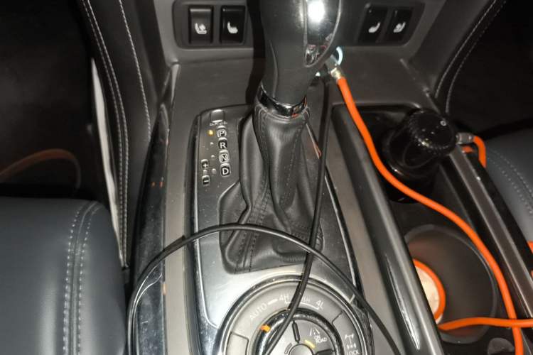 Used Nissan Patrol 2018 Y61 4.8L Automatic 5-Door Safari Middle East Gear Lever