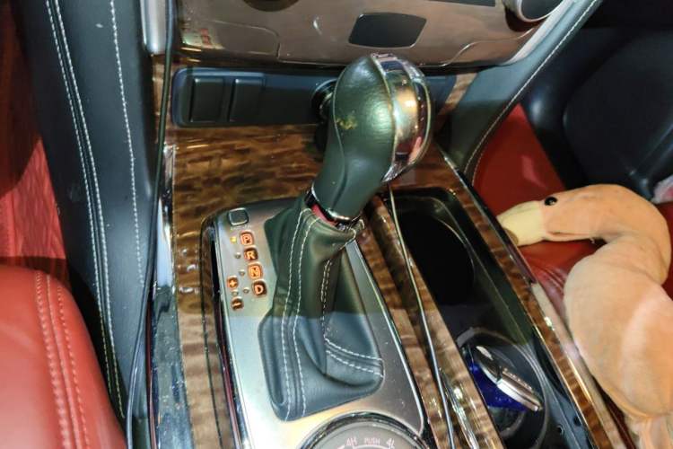 Used Nissan Patrol 2018 4.0L Flagship Model Gear Lever