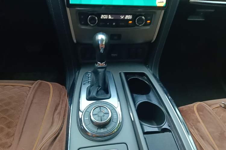 Used Nissan Patrol 2018 4.0L Automatic 7-Seater Middle East Version Gear Lever