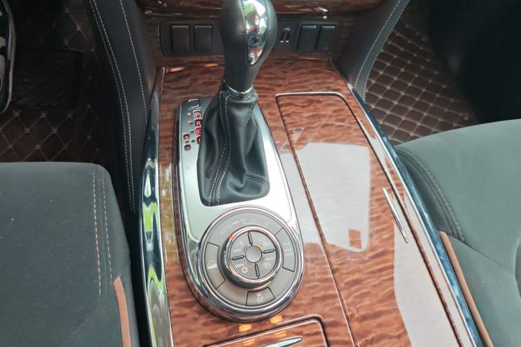 Used Nissan Patrol 2018 4.0L Flagship Model Gear Lever