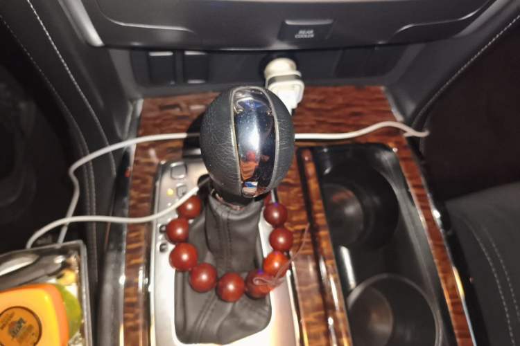 Used Nissan Patrol 2018 4.0L LinkedIn Edition Gear Lever