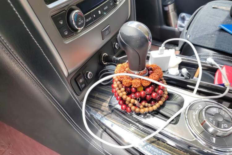 Used Nissan Patrol 2018 4.0L LinkedIn Edition Gear Lever